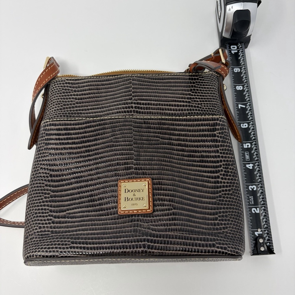 Dooney & Bourke Lizard Embossed Letter Carrier Crossbody Bag Purse in Black - Picture 6 of 12